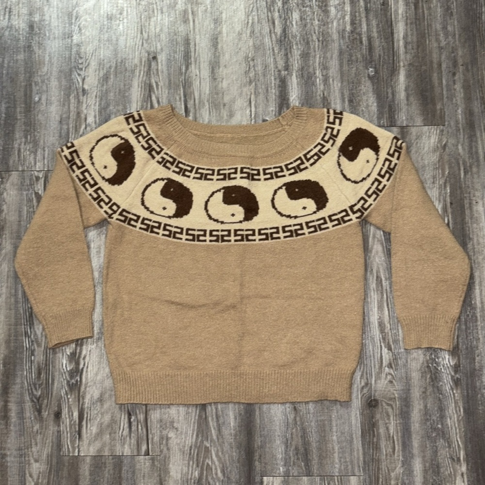 🌼3/$10 SHEIN Yin Yang Print Sweater
